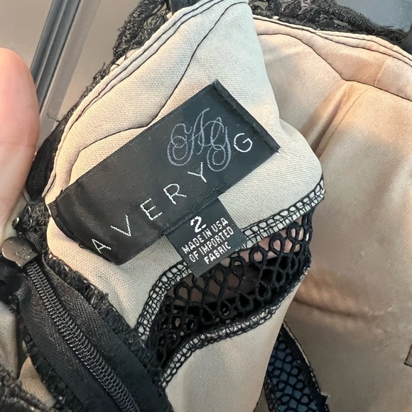 Avery G Lace Dress - Picture 4 of 8